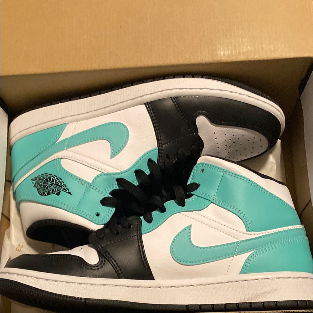 Air Jordan 1 Mid